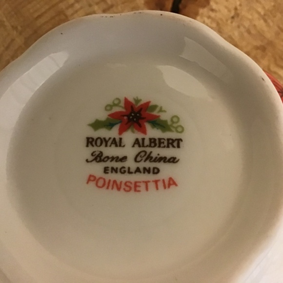 Vintage Royal Albert Poinsettia Open Sugar Bowl - Picture 2 of 2
